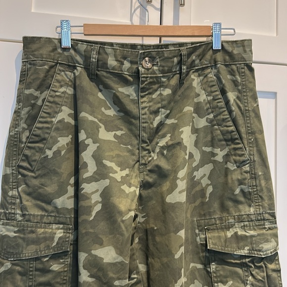 Eddie Bauer Camo Cargo Pants Men’s Size 34 - Picture 4 of 13